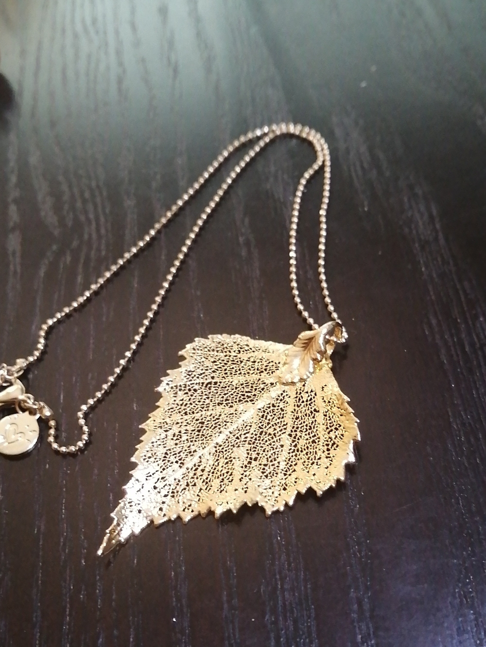 Gold Tone Filigree Leaf Pendant On Chain Necklace 17" Long
